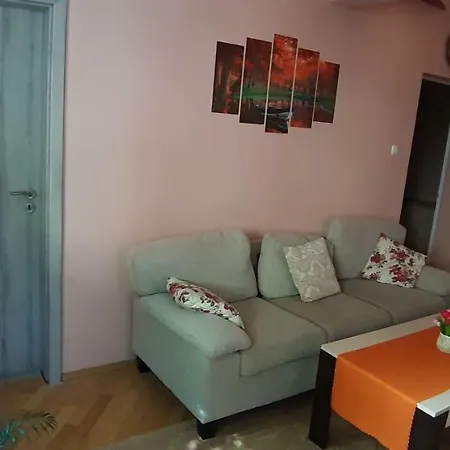 Central Apartment *